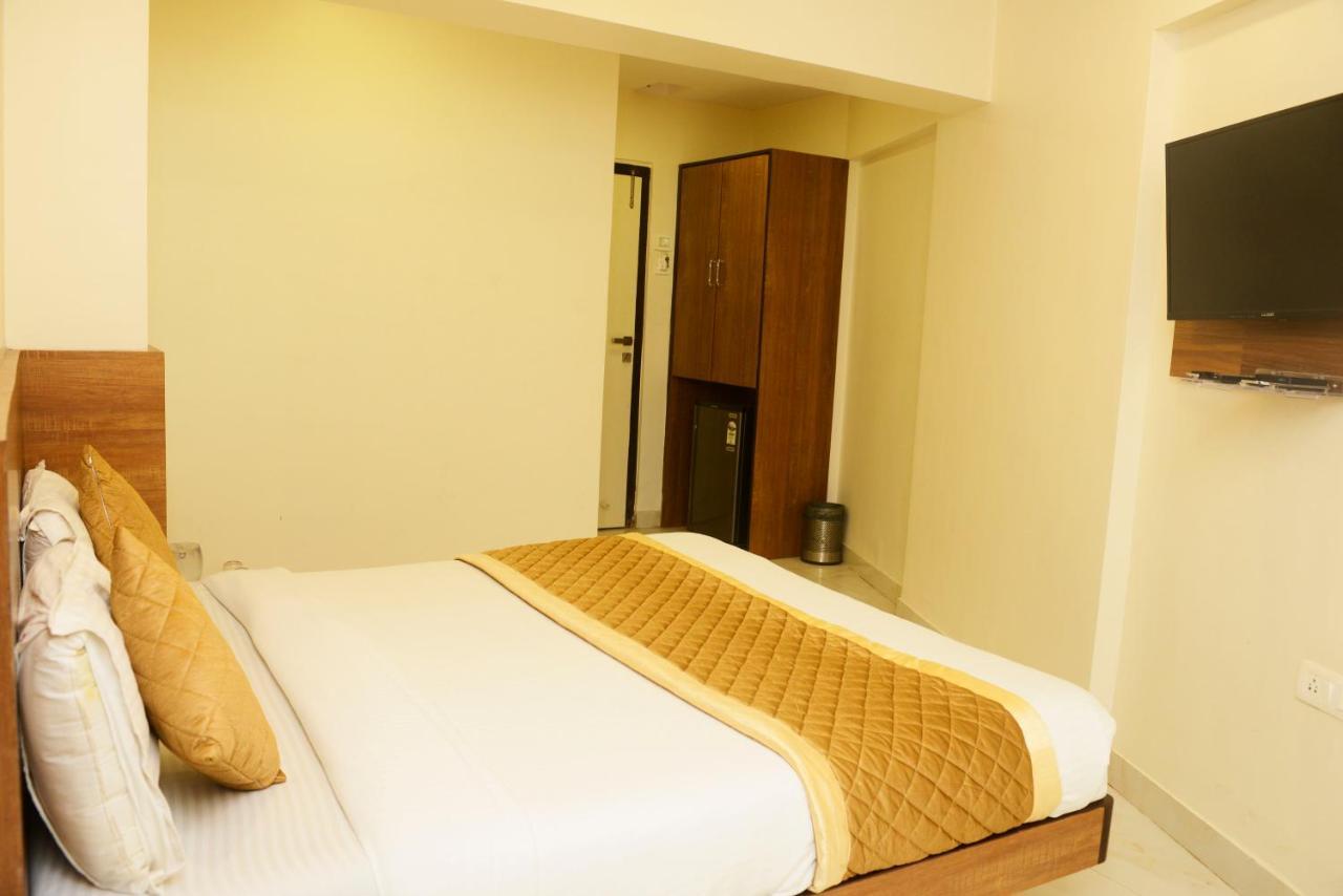 Hotel Ashyana - Near To Grant Road Station Мумбаї Екстер'єр фото