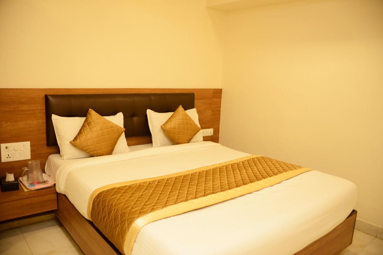 Hotel Ashyana - Near To Grant Road Station Мумбаї Екстер'єр фото